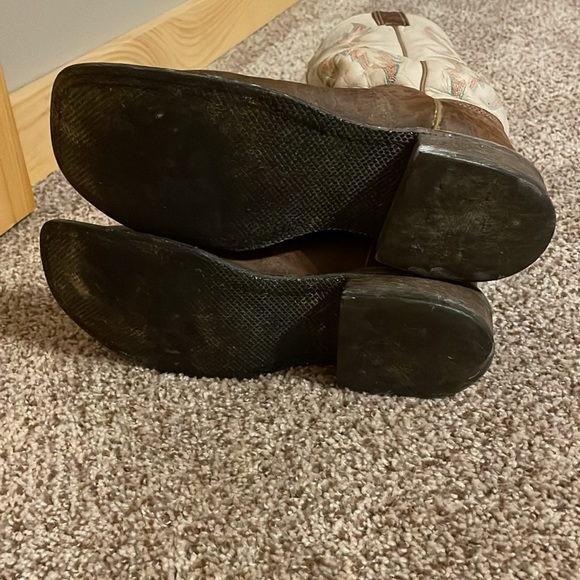 LAST CHANCE BEFORE DONATING Justin Boots - Picture 5 of 6